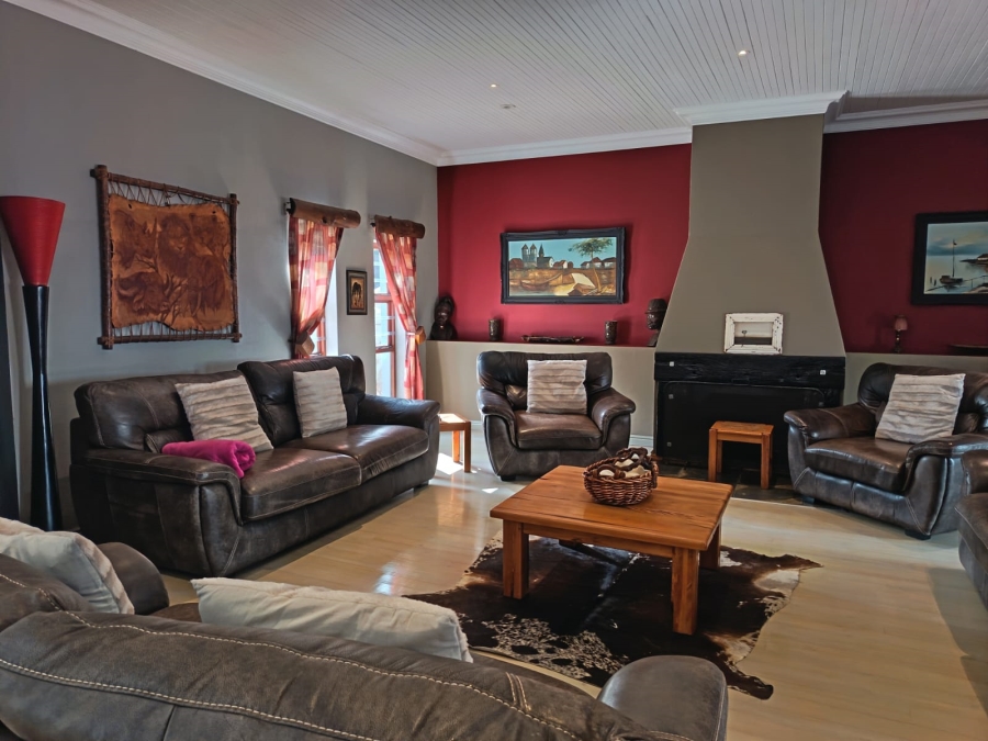 To Let 7 Bedroom Property for Rent in Humansdorp Eastern Cape